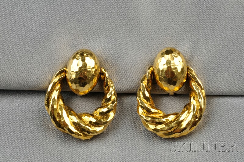 Appraisal: kt Gold Earpendants each designed as a hammered doorknocker dwt