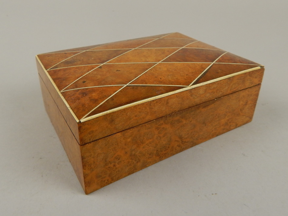 Appraisal: An early thC burr walnut box with a diamond inlaid