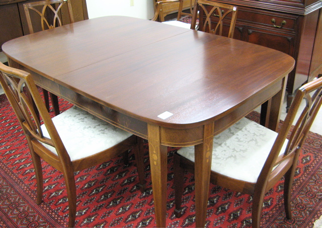 Appraisal: FEDERAL STYLE MAHOGANY DINING TABLE WITH LEAF American mid th