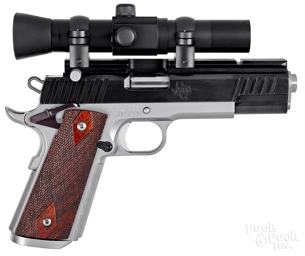 Appraisal: Les Baer Custom semi-automatic pistol Custom Les Baer semi-automatic pistol