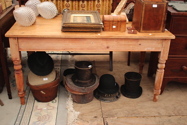 Appraisal: AN OLD RECTANGULAR PINE KITCHEN TABLE with single drawer to