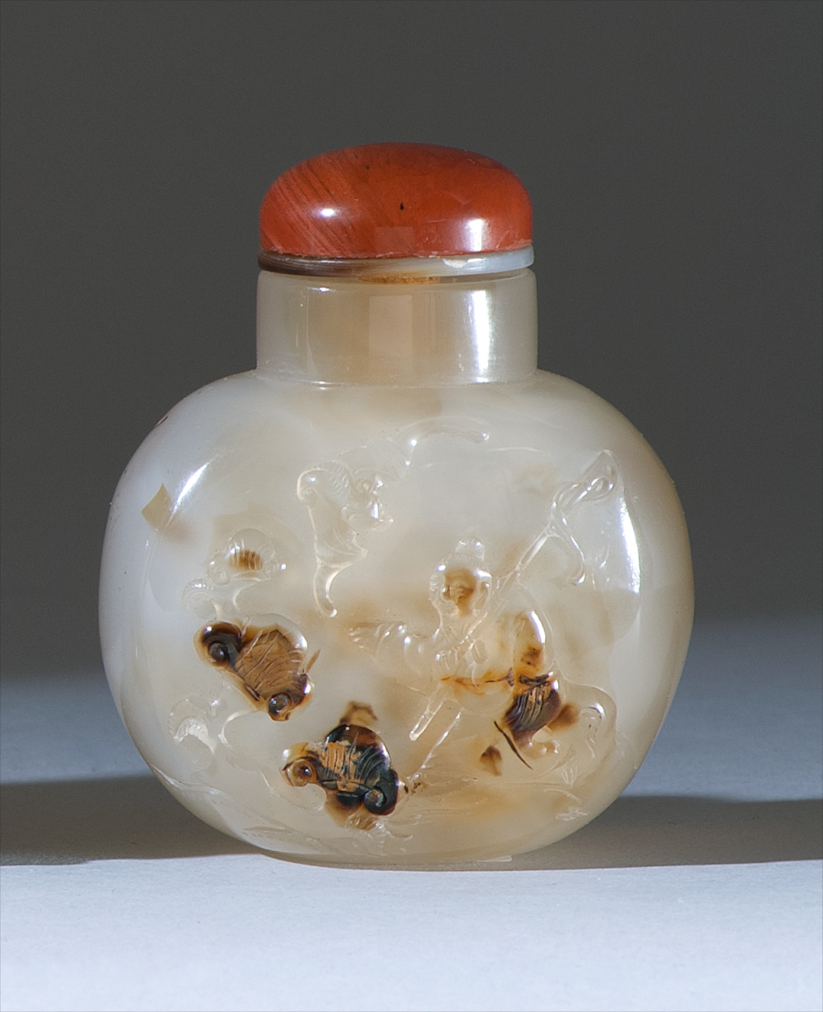 Appraisal: CARVED SHADOW AGATE SNUFF BOTTLE th CenturyDepicting a sage bat