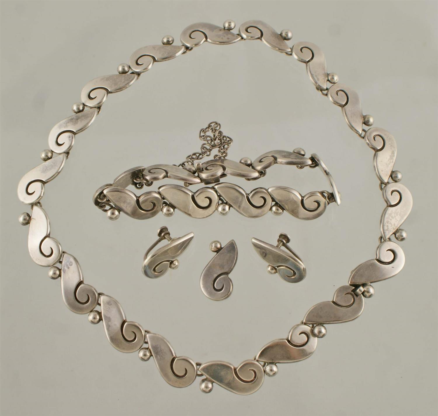 Appraisal: pc Hector Aguilar Taxco sterling set c o necklace bracelet