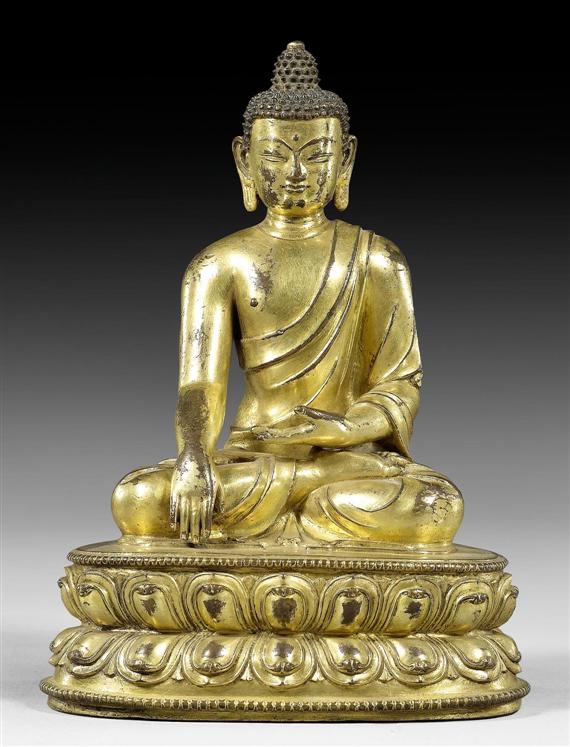 Appraisal: A GILT COPPER ALLOY FIGURE OF BUDDHA SHAKYAMUNI Tibetochinese th