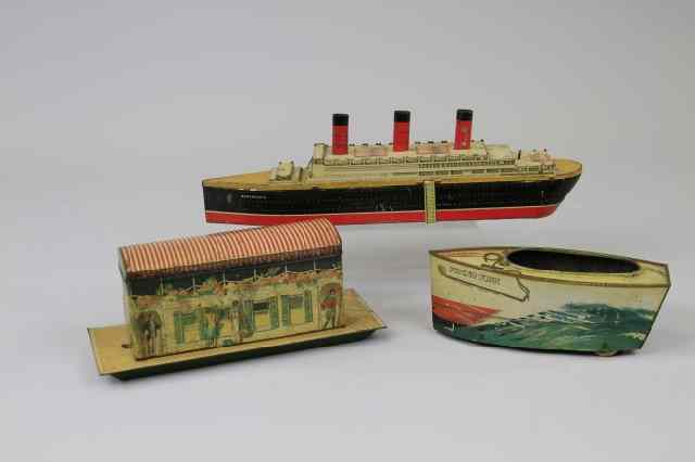 Appraisal: THREE TINPLATE BOAT BISCUIT TINS England c Comprising a Jacob