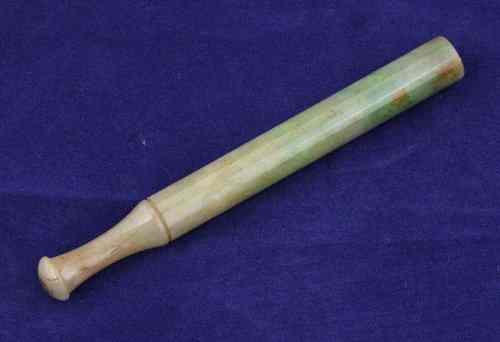 Appraisal: A jade cigarette holder cm long