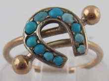 Appraisal: A yellow metal tests carat gold turquoise horseshoe ring