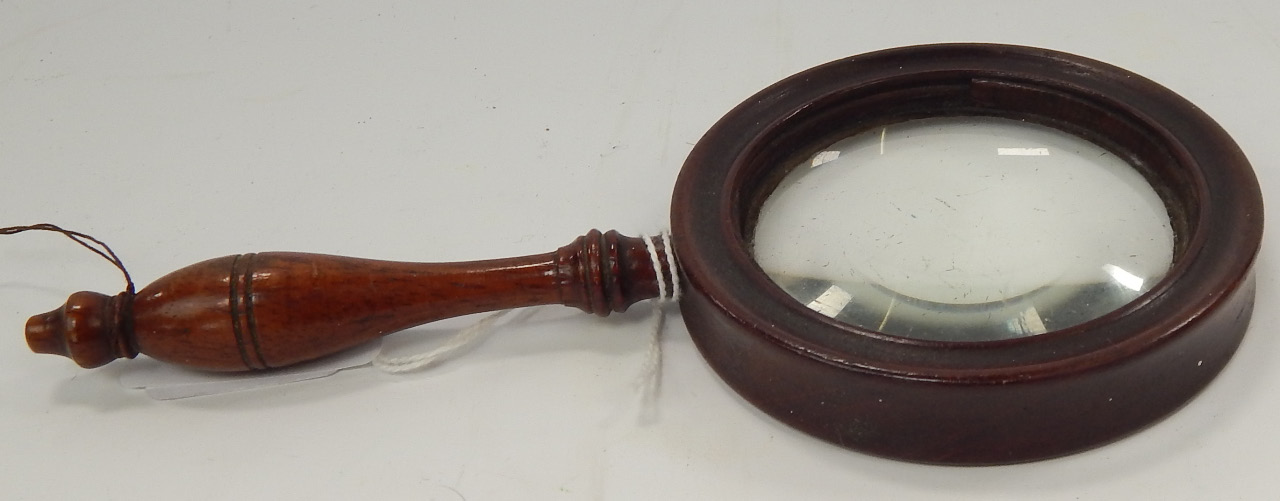 Appraisal: A Victorian mahogany magnifying glass with turned handle cm long