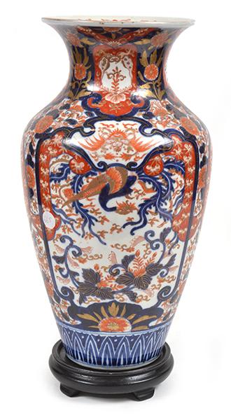 Appraisal: A LARGE JAPANESE IMARI VASE with a flared rim above