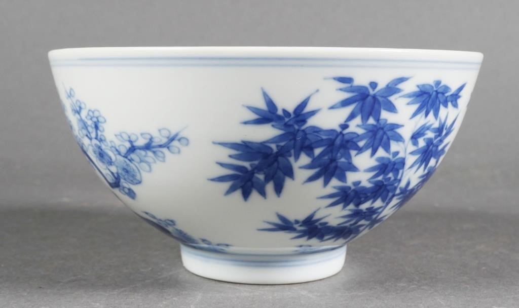 Appraisal: Chinese blue and white porcelain bowl with center medallion in