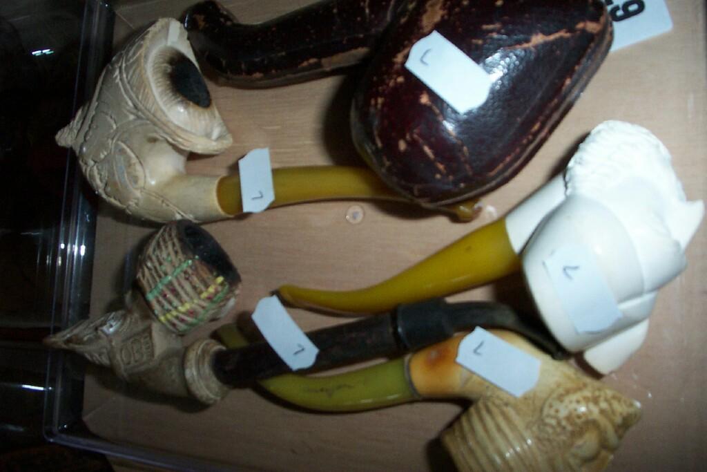 Appraisal: A collection of four old Meerschaum and one clay pipe