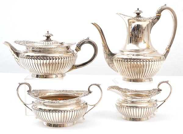 Appraisal: A FOUR PIECE STERLING SILVER TEA AND COFFEE SERVICE MAKER'S