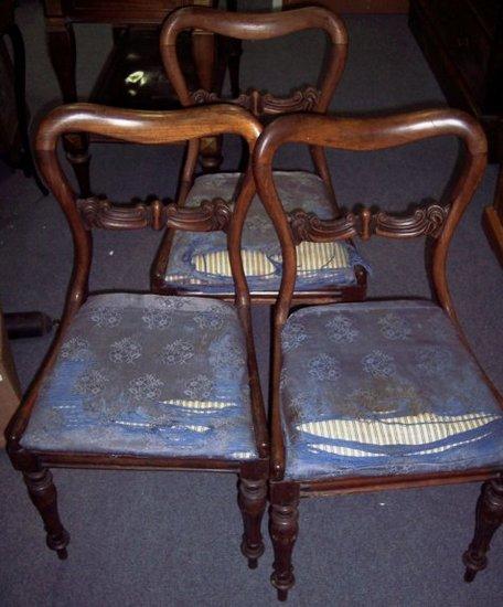 Appraisal: Three rosewood dining chairs circa with drop-in seats on turned