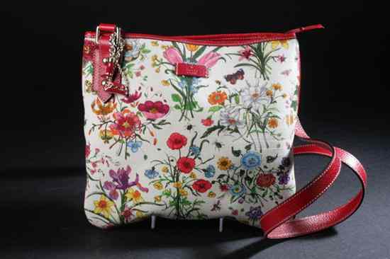 Appraisal: GUCCI FLORAL PRINT CANVAS HANDBAG In new conditon Single compartment