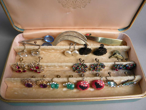 Appraisal: Group of costume jewelry