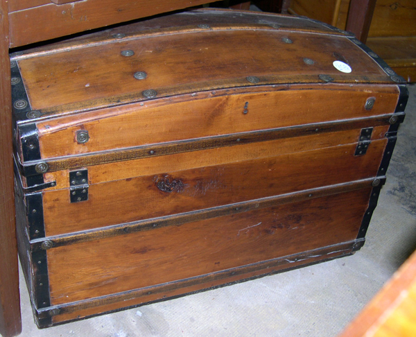 Appraisal: American Refinished Pine Steamer Trunk ca with a slightly arched