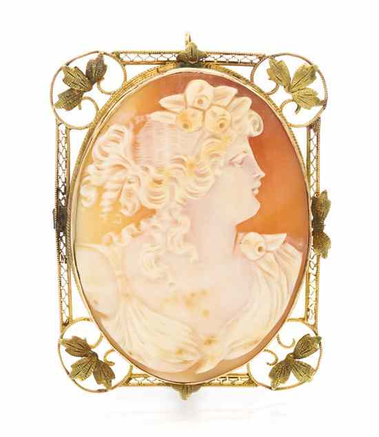 Appraisal: A Karat Yellow Gold and Shell Cameo Pendant Brooch consisting