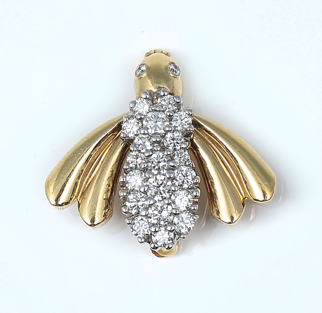 Appraisal: K CTW DIAMOND BEE PIN K yellow gold bee pin