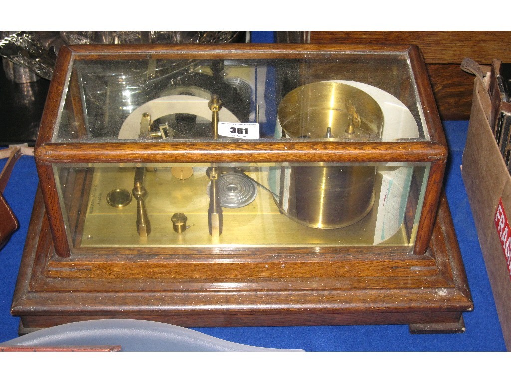 Appraisal: Barograph in oak case