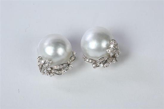 Appraisal: PAIR OF PEARL EARRINGS KT white gold earrings with mabe