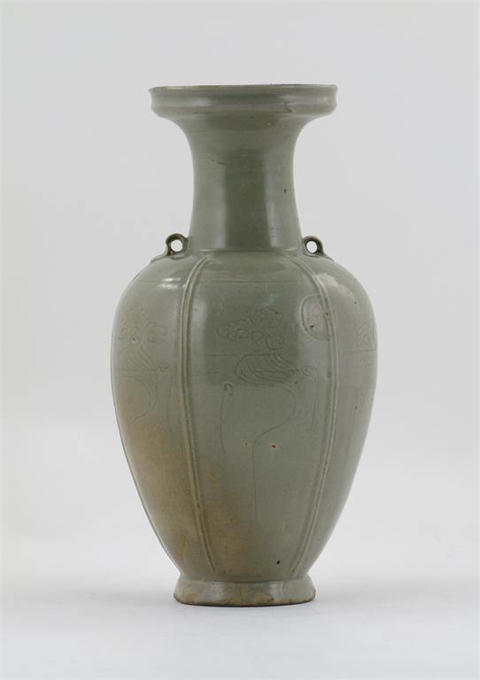 Appraisal: A Chinese yue ware vase