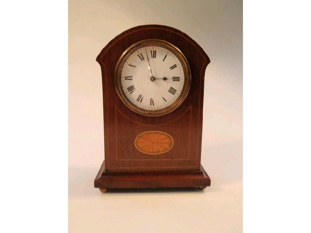 Appraisal: An early thC mahogany cased mantel clock with a French