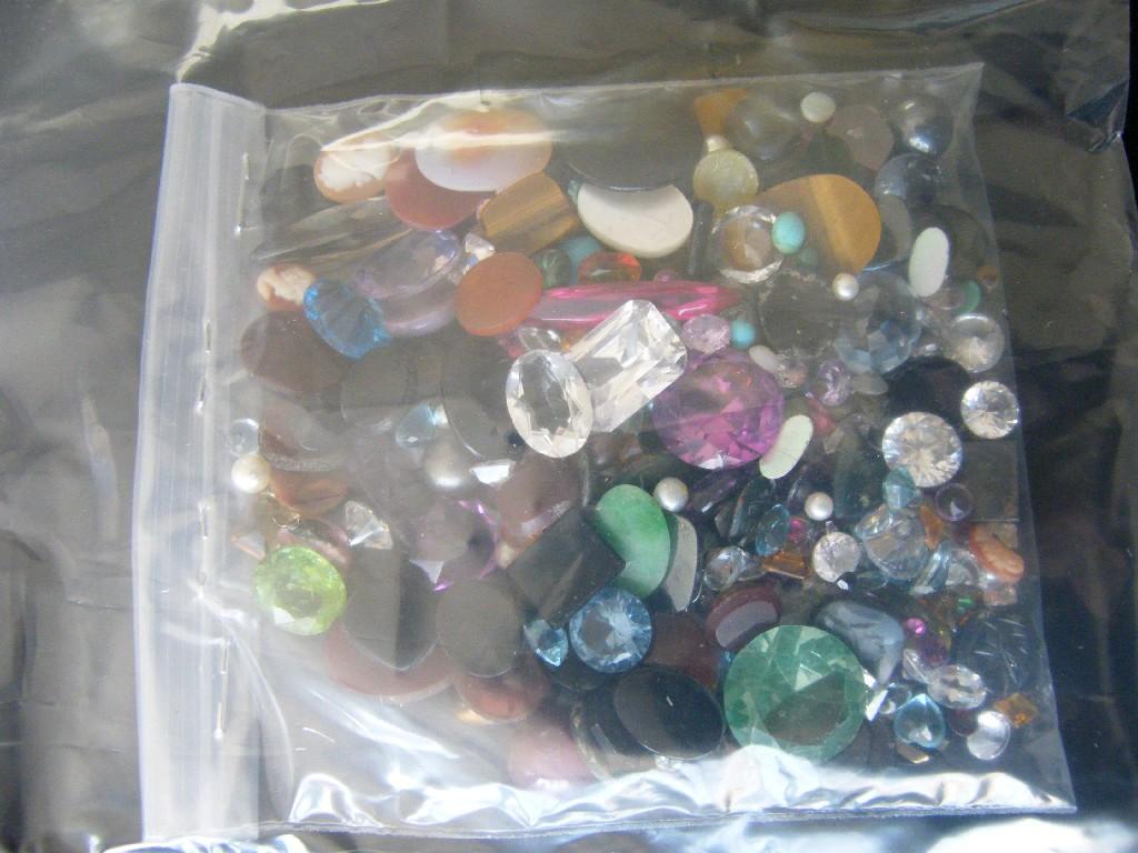 Appraisal: Quantity of mixed loose stones to include ruby sapphire amethyst