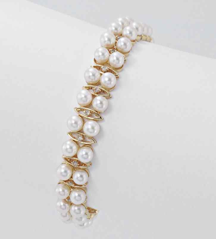 Appraisal: K CULTURED PEARL DIAMOND BRACELET K yellow gold bracelet contains