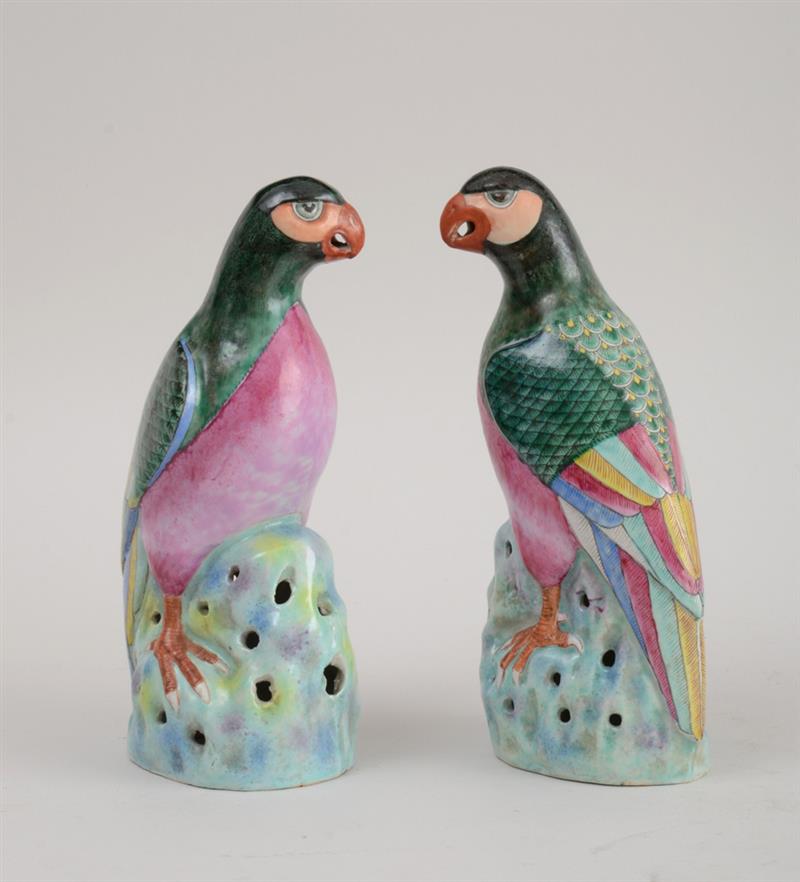 Appraisal: PAIR OF CHINESE FAMILLE ROSE STYLE PORCELAIN FIGURES OF PARROTS