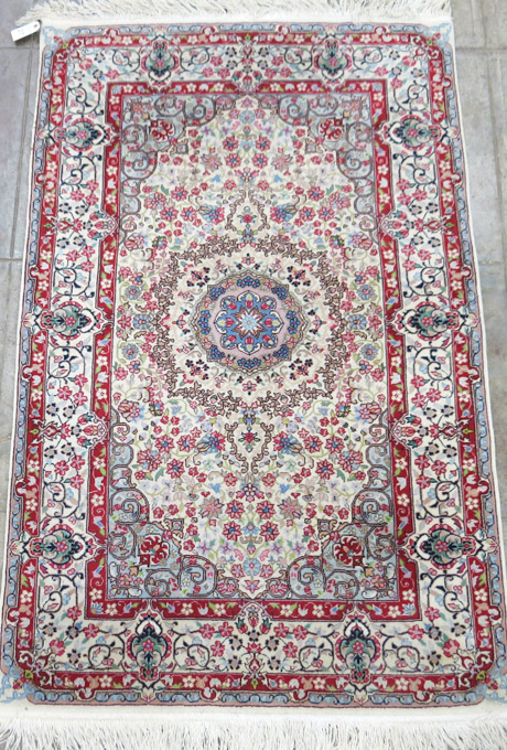 Appraisal: HAND KNOTTED ORIENTAL AREA RUG Sino-Persian floral and central floral