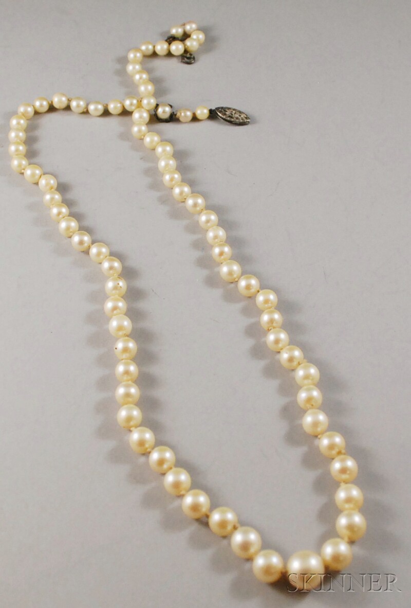 Appraisal: Cultured Pearl Necklace composed of pearls graduating in size from