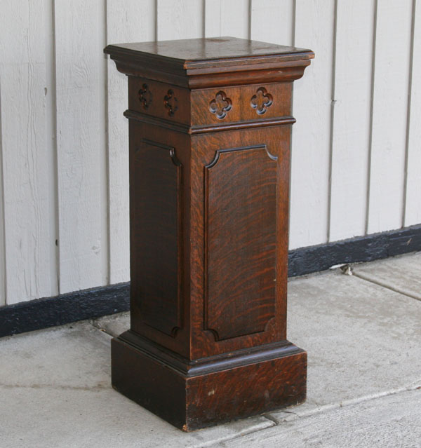 Appraisal: Improved Order of Red Men Lodge quarter sawn oak pedestal