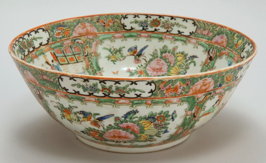 Appraisal: CHINESE EXPORT ROSE MEDALLION PORCELAIN BOWL Late th Early th