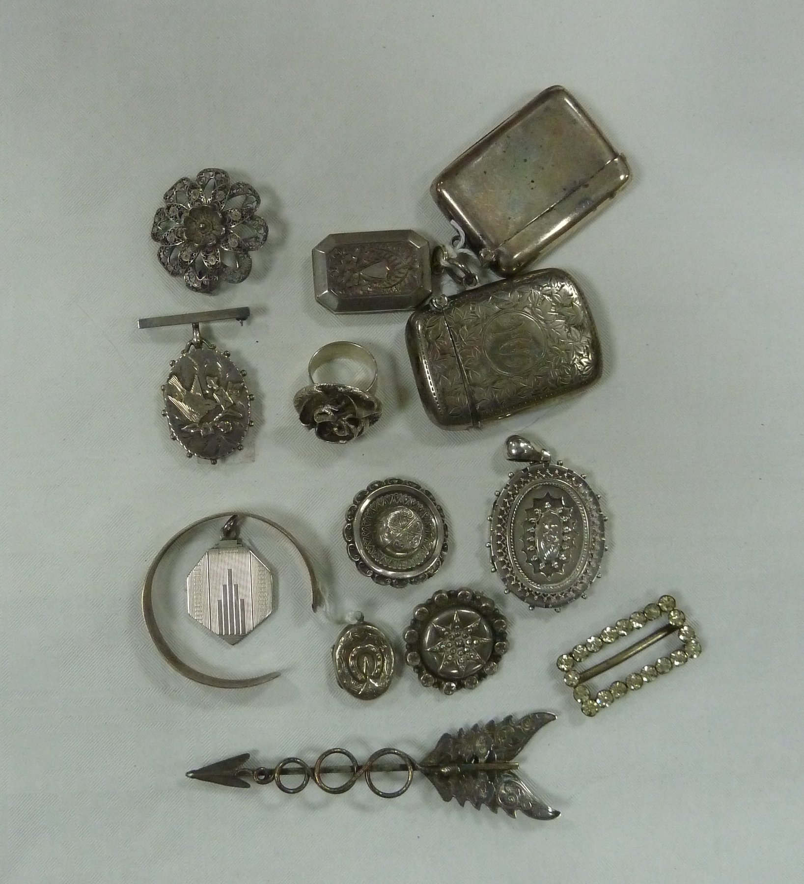 Appraisal: A silver vesta case Birmingham cm long another Chester four