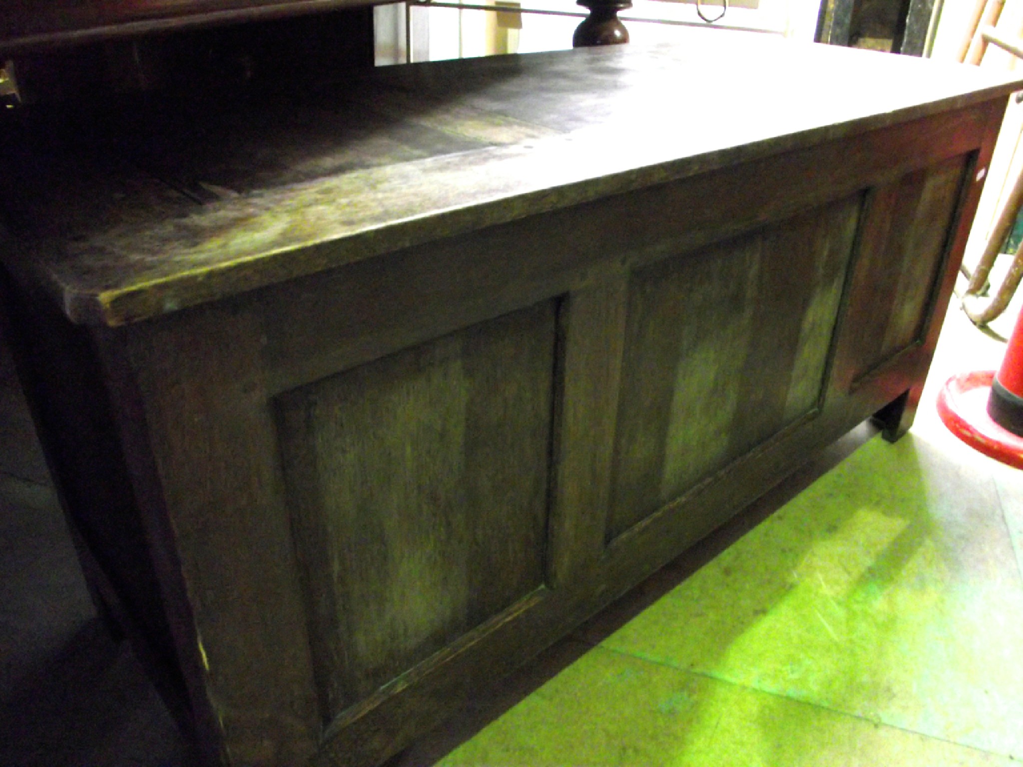 Appraisal: An oak coffer blanket chest with hinged lid and moulded