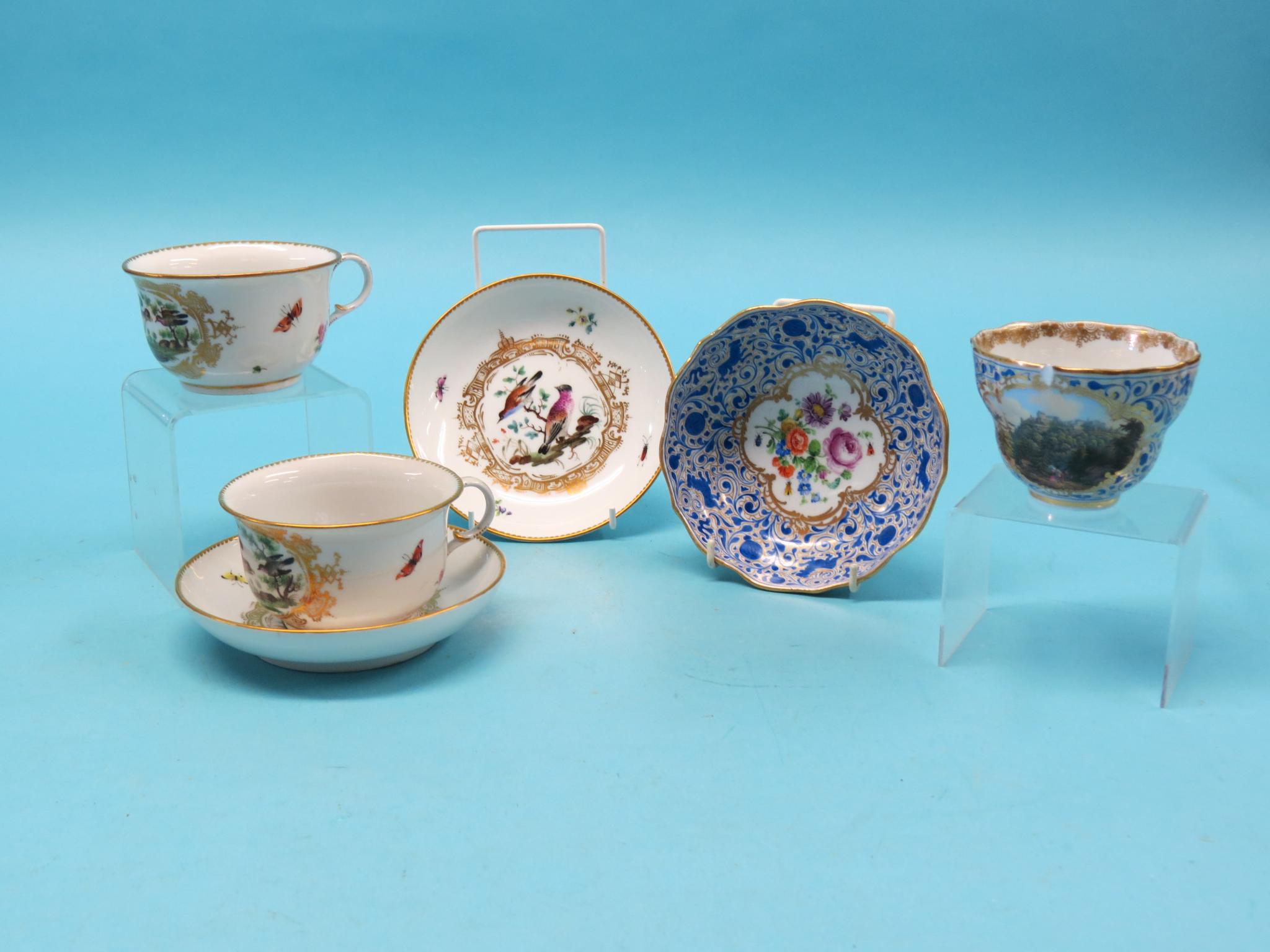 Appraisal: A pair of Meissen tea cups and saucers painted with