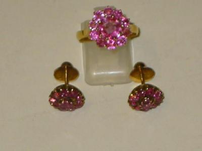 Appraisal: A PALE RUBY CLUSTER RING ct gold shank size Q