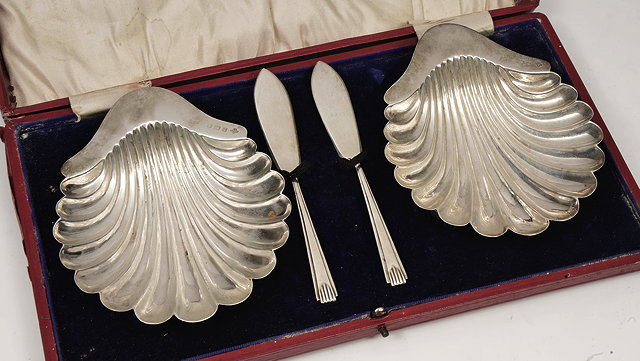 Appraisal: A PAIR OF SILVER SHELL SHAPED BUTTER DISHES each standing