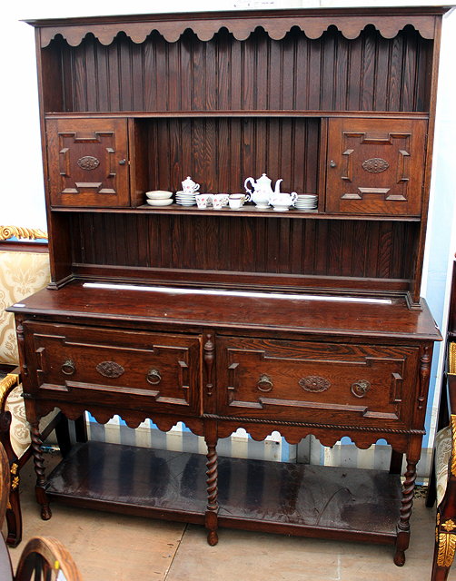 Appraisal: AN EARLY TH CENTURY OAK DRESSER with moulded decoration plate