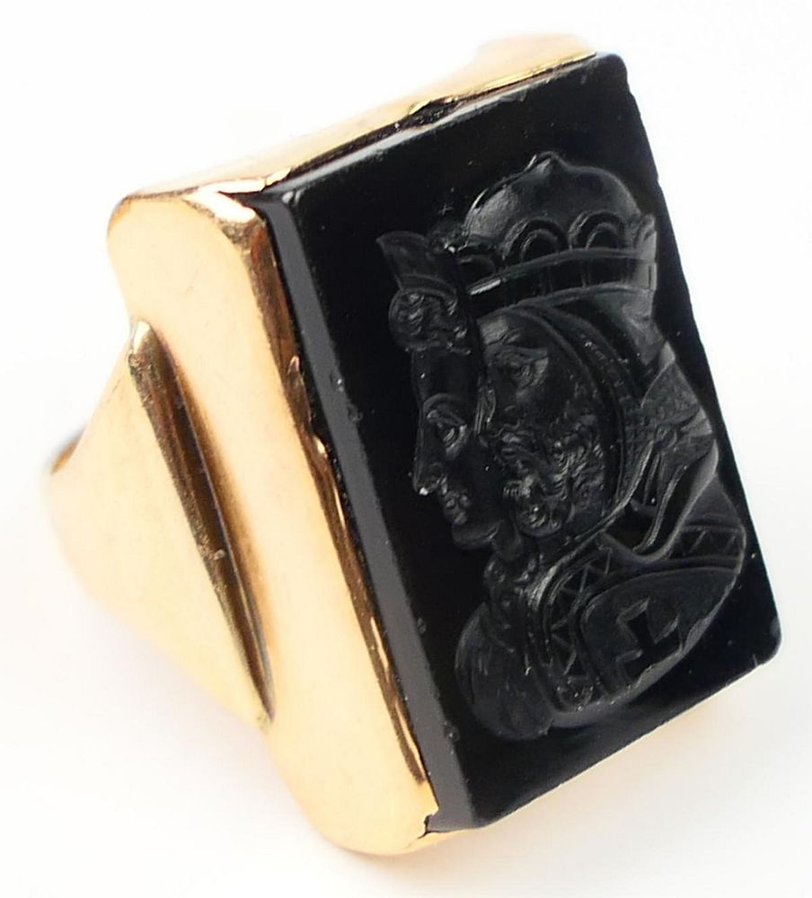 Appraisal: GENTS KT Y GOLD INTAGLIO CUT RING OF ROYALTY Size