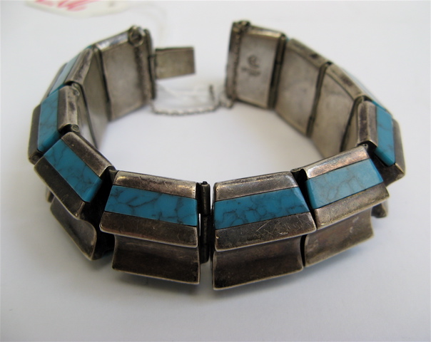 Appraisal: NAVAJO STERLING SILVER TURQUOISE BRACELET having hinged pieces with inset