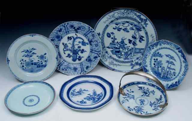 Appraisal: AN TH CENTURY CHINESE BLUE AND WHITE PLATE of octagonal