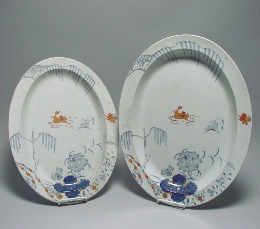 Appraisal: NEST OF TWO ENGLISH SOFT PASTE PLATTERS th CenturyIn an