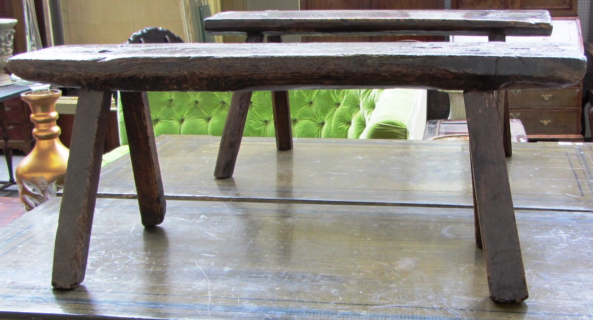 Appraisal: A similar pair of George III rectangular elm benches on