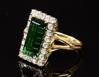 Appraisal: k Green Tourmaline Diamond Ring k yellow gold ring with