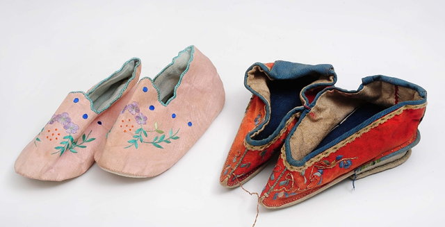 Appraisal: Two pairs of Chinese miniature child's shoescirca