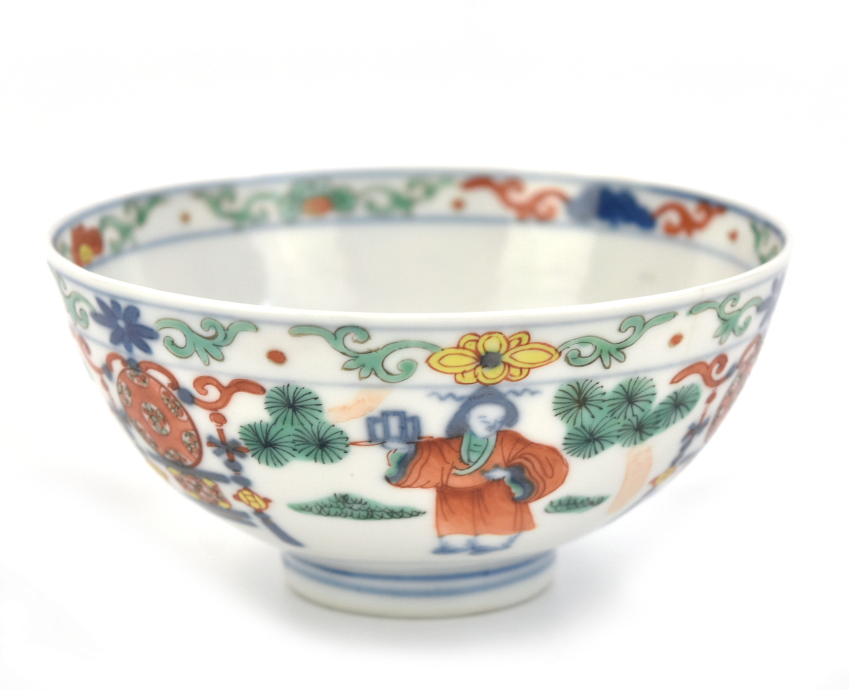 Appraisal: Chinese th C porcelain bowl decorated along the outer wall