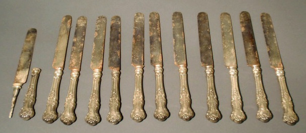 Appraisal: Twelve Gorham Buttercup sterling silver dinner knives stainless blades monogrammed