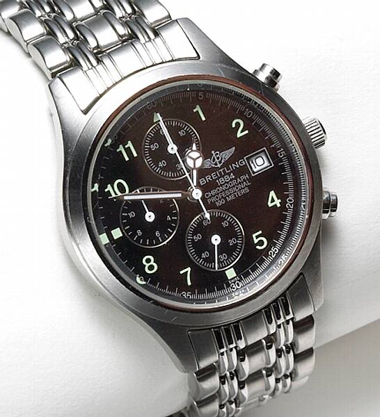 Appraisal: A stainless steel chronograph wristwatch with date Breitling water resistant