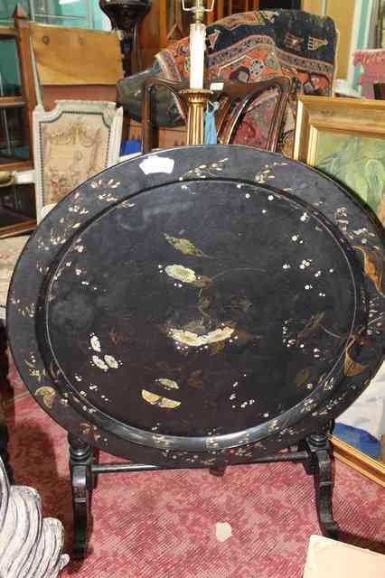 Appraisal: A VICTORIAN CIRCULAR BLACK PAPIER M CH TRAY with polychrome